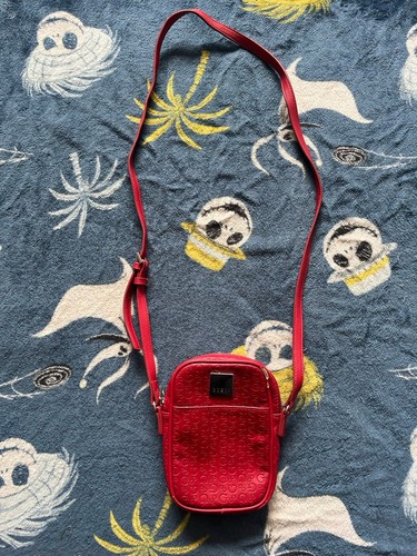 Guess red monogram logo - monogram,